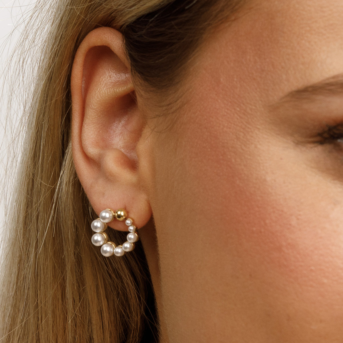 Goldener Ohrstecker mit rosa Perlmuttglanz 13 mm