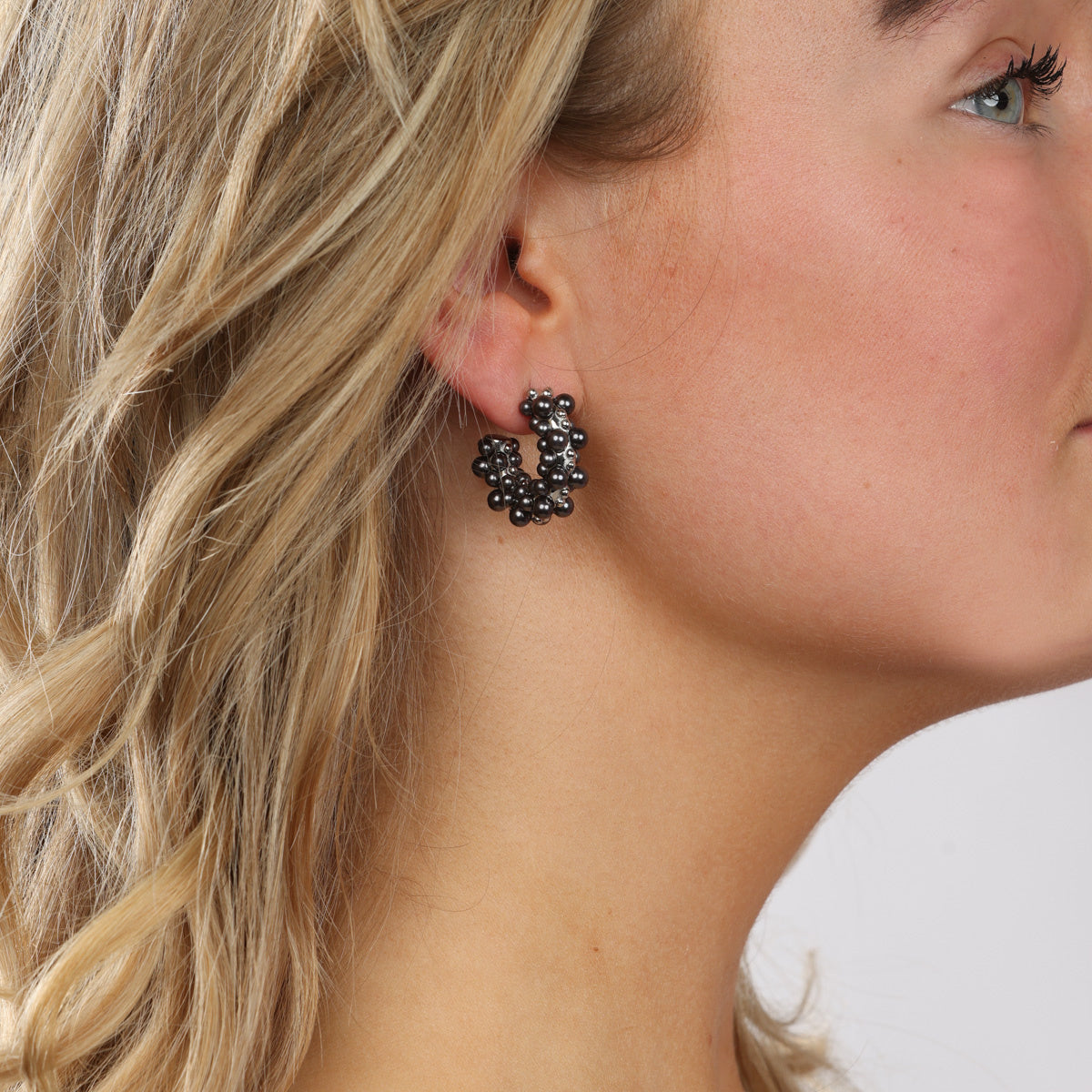 Elegante Zilveren Oorbellen met Zwarte Parel 23mm