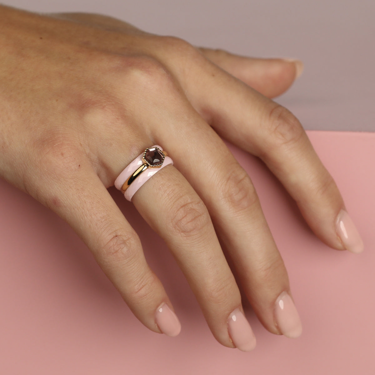 Zomerse roze ringenset - keramiek en glassteen