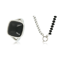 Zilveren ring en ketting met Onyx, symbool voor wijsheid en logica. Ontdek de elegantie van My Bendel.