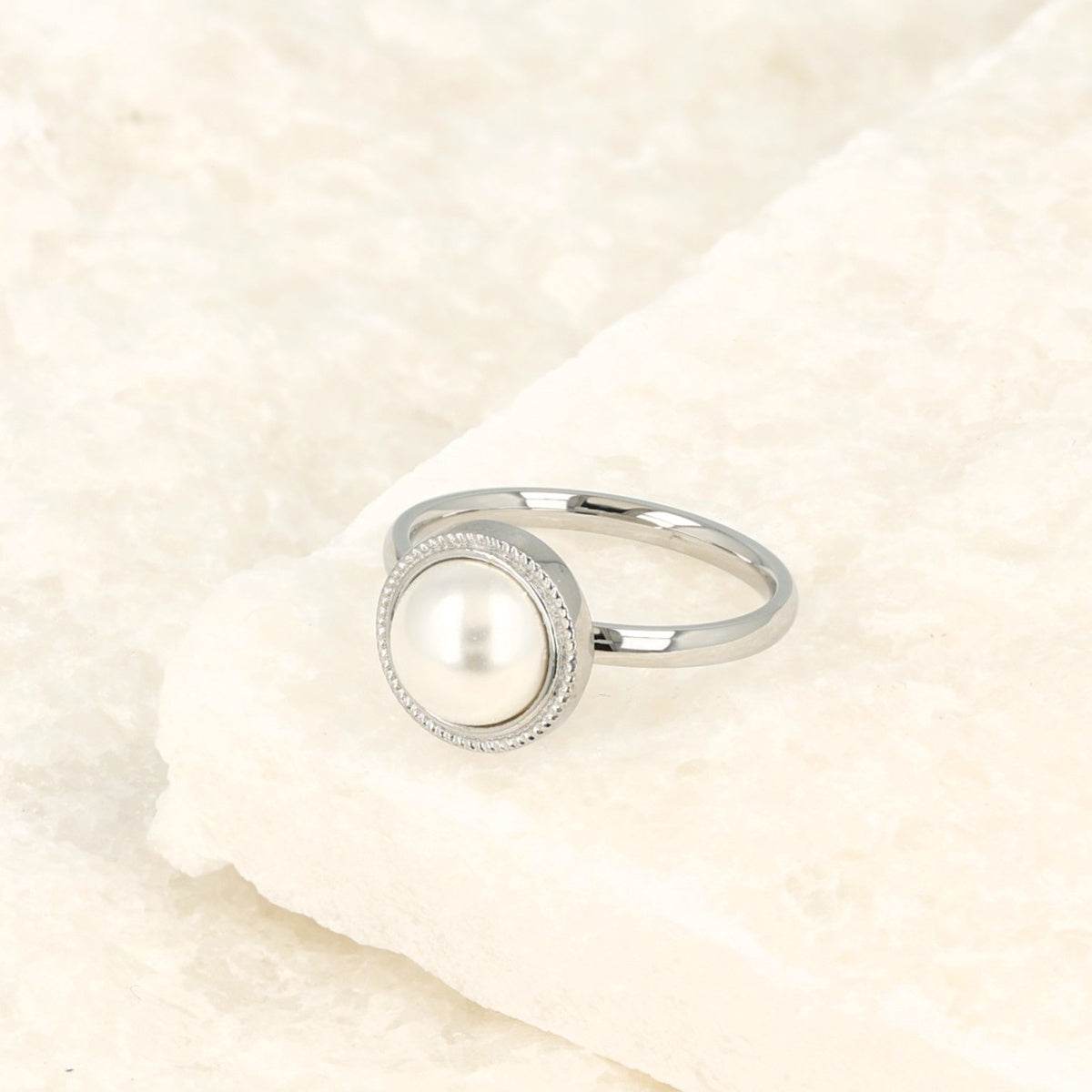 Silver vintage ring - White pearl - Timeless elegance
