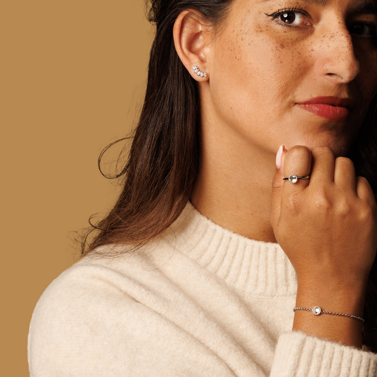 Zilveren ring met kristal - Twisted randje - Speels design