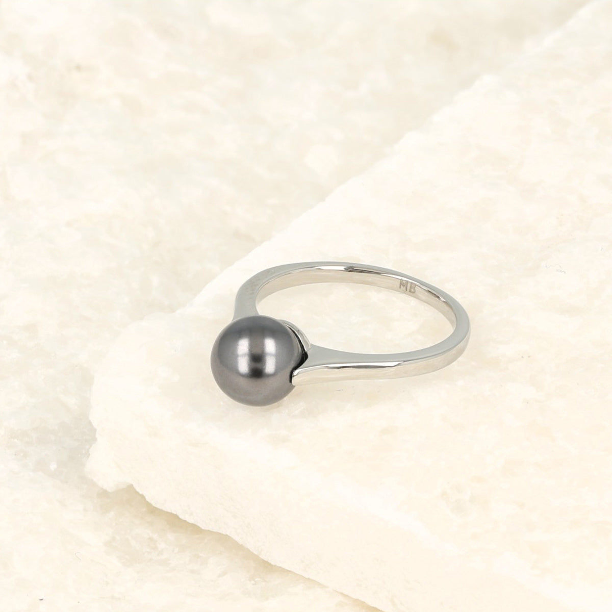 Silver ring - Large black pearl - Timeless beauty