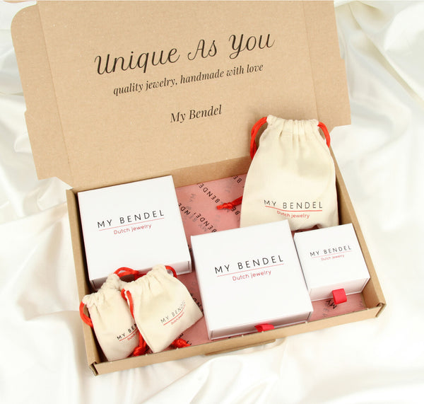 Gouden Ketting met Red Aventurine Hanger - Uniek Design