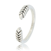 Open ring with leaf pattern - Does not discolor - 3.5 mm wide