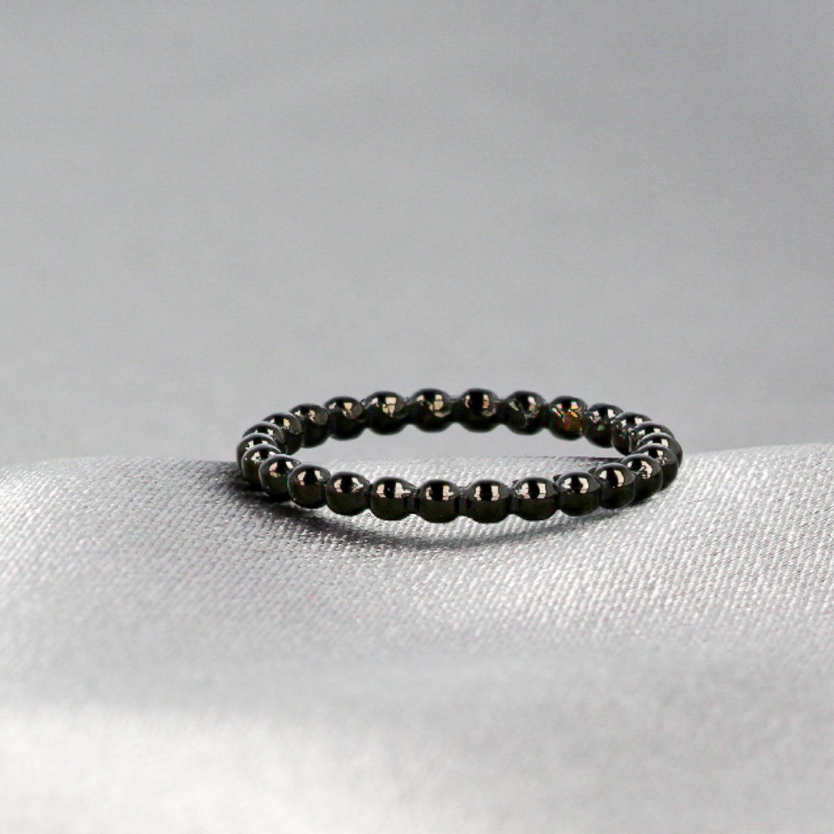 Black ring with balls - Stainless steel - hypoallergenic