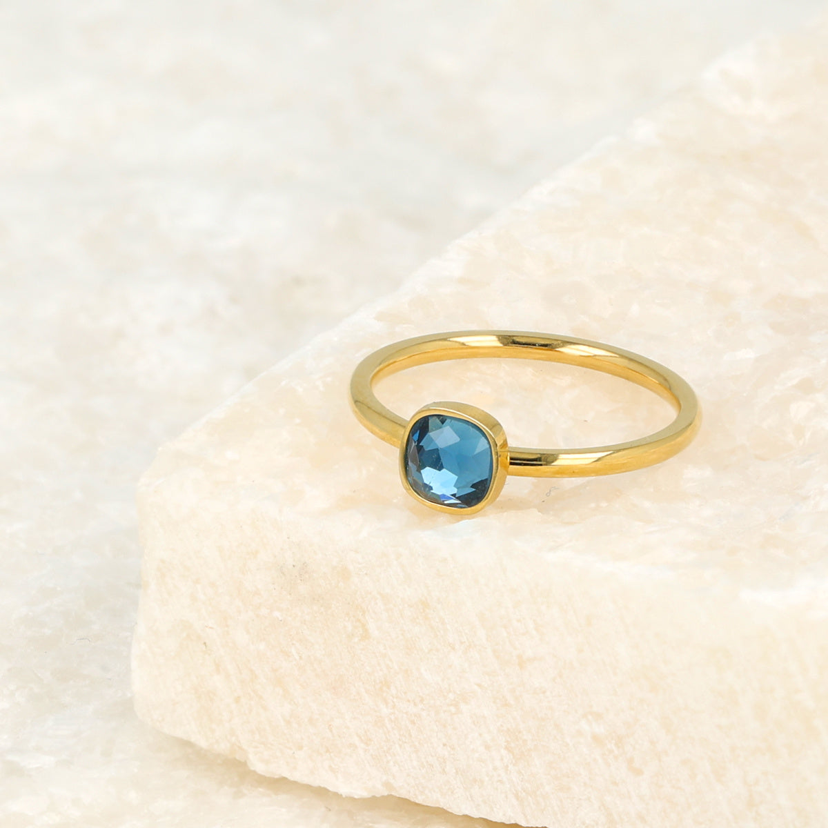 Goldener Aufsteckring - Blauer Glasstein - Edelstahl