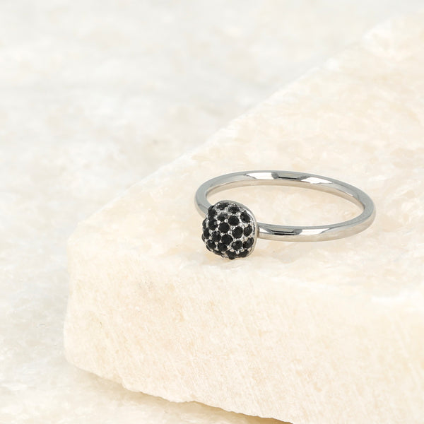 Zilveren ring met zwarte zirkonia - minimalistisch design