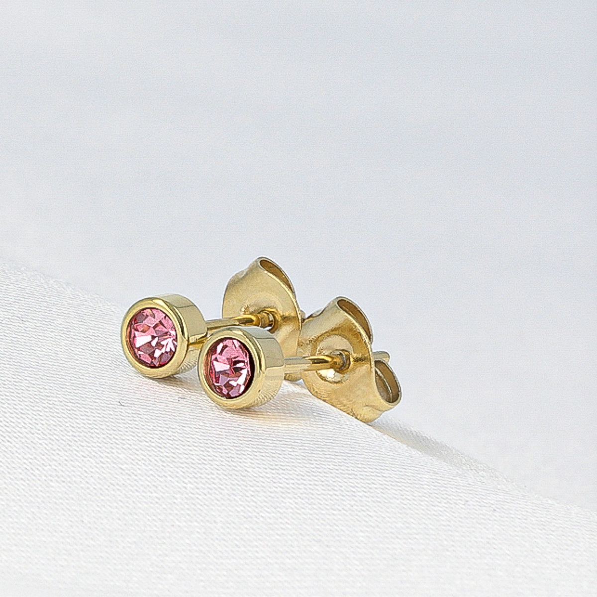 Radiant Gold Earring with Pink Zirconia 4mm