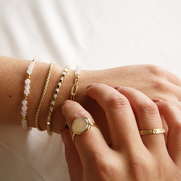 Gouden Armband met Roze Glasstenen - Elegant Design