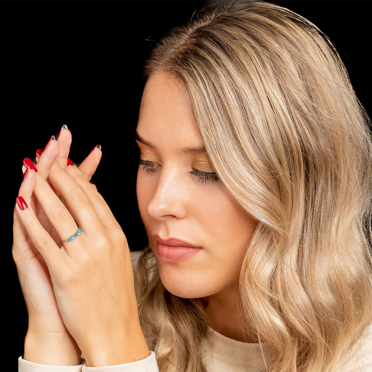 Silberner Ring mit 6 blauen Zirkonia-Steinen - Hypoallergen Edelstahl