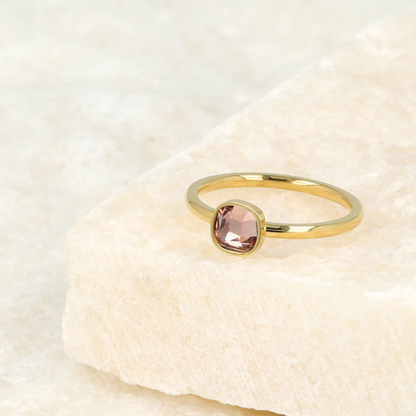 Goldener Ring - quadratischer dunkelrosa Glasstein - zum Einschieben