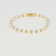 Elastisches Perlenarmband mit goldenen Perlen