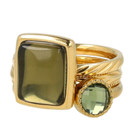 Gouden ringenset met lichtgroene glasstenen: aanschuifring, zeshoekige en vierkante steen. 1 jaar garantie.