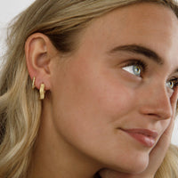 Stralende Gouden Oorringen met Elegante Ribbels - My Bendel