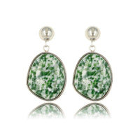 Verfijnde Zilveren Oorbel met Green Spotted Jade