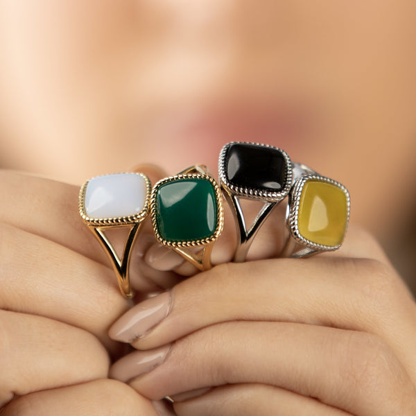 Gold signet ring - Green Agate gemstone - Chic appearance