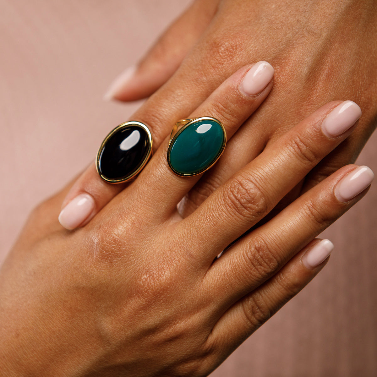 Golden statement ring - Onyx gemstone - Inner strength