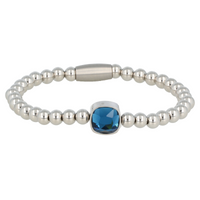 Elastisches Silberarmband mit blauem Kristallanhänger