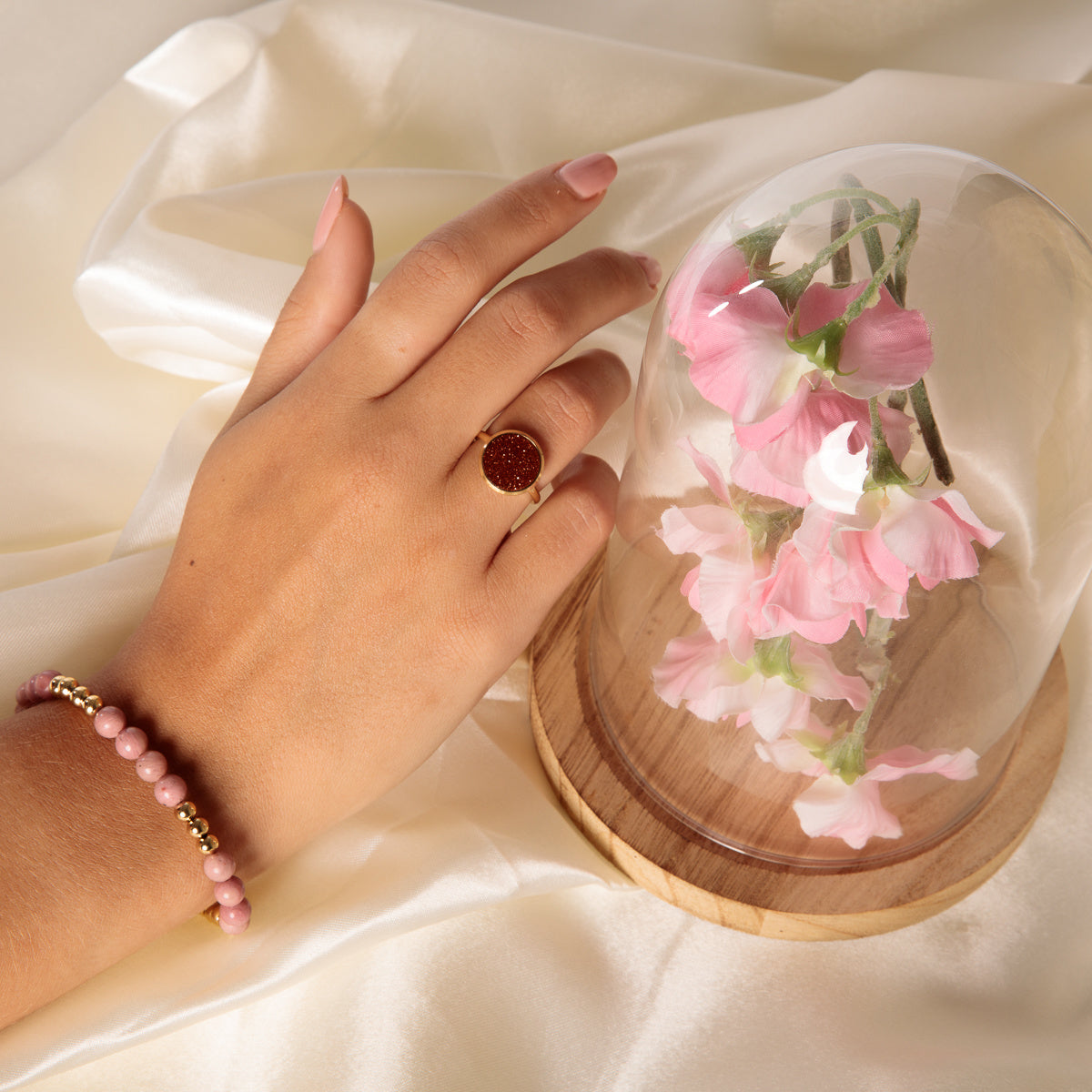 Gouden damesarmband met Rhodonite edelstenen