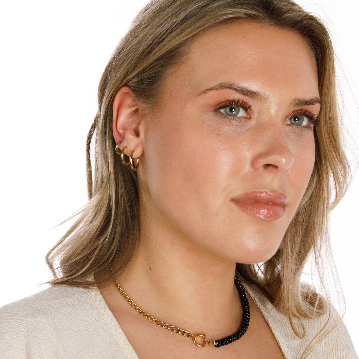 Classic smooth gold earring of 18x2 mm