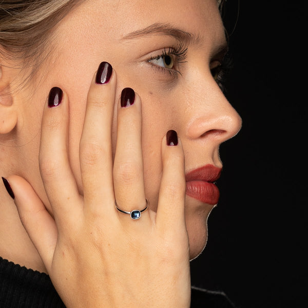 Zilveren aanschuifring - vierkante blauwe glassteen - My Bendel