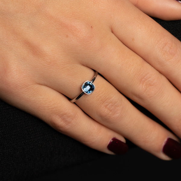 Zilveren aanschuifring - vierkante blauwe glassteen - My Bendel